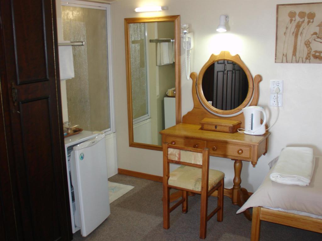 On The Bay Guesthouse Kruisfontein Ruang foto
