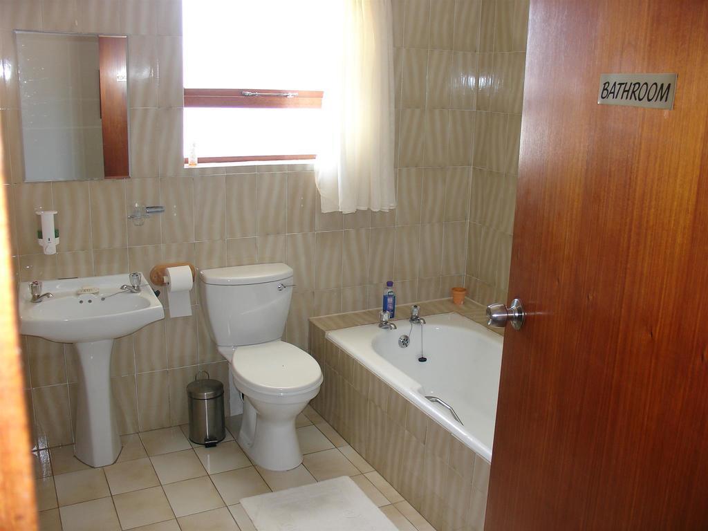 On The Bay Guesthouse Kruisfontein Ruang foto