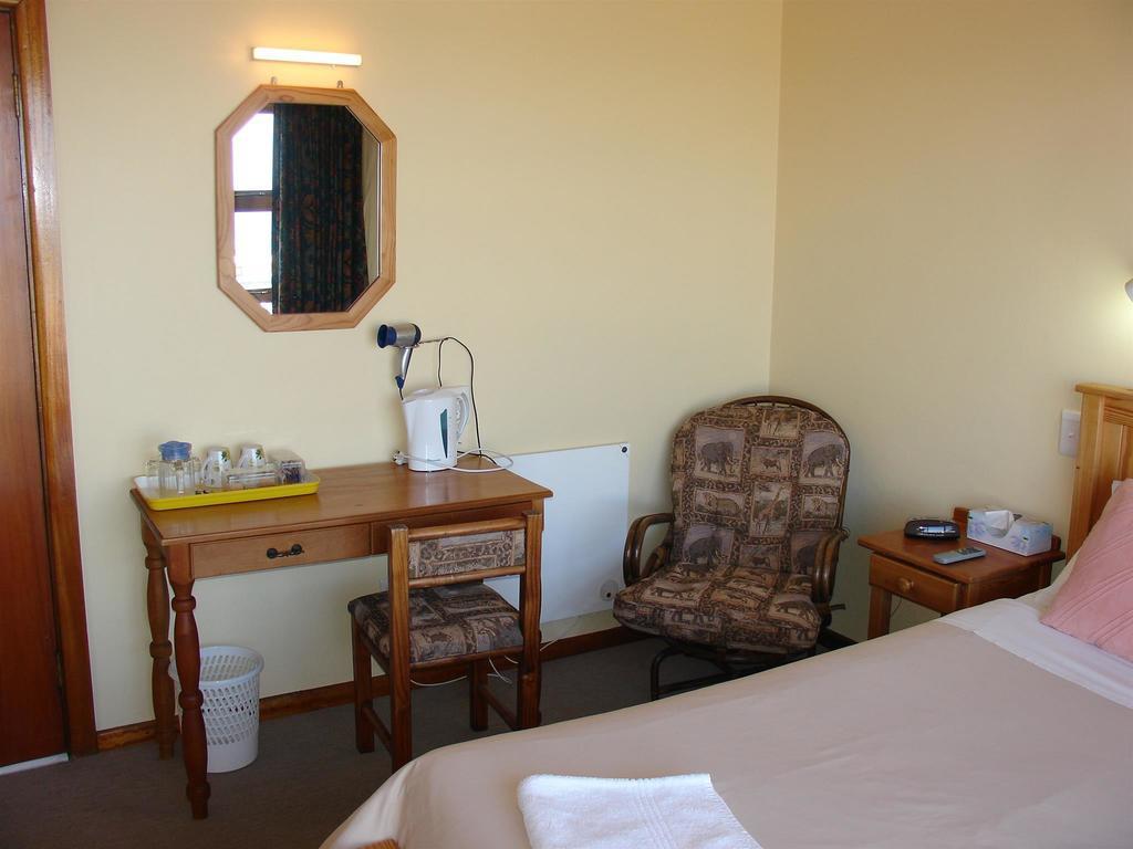 On The Bay Guesthouse Kruisfontein Ruang foto