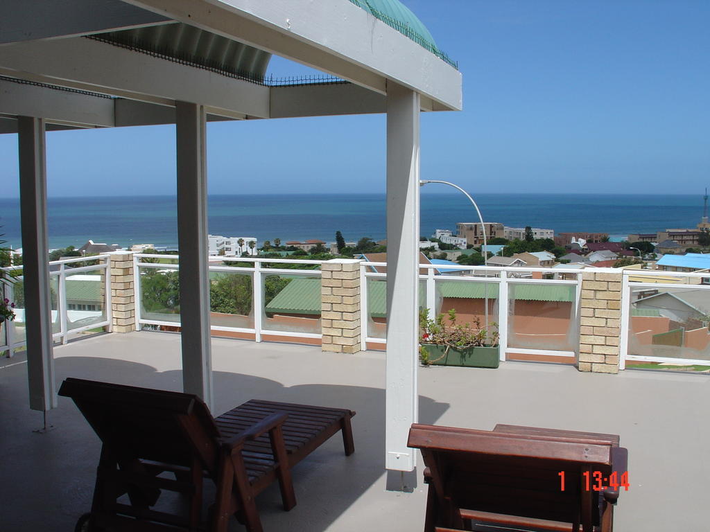 On The Bay Guesthouse Kruisfontein Bagian luar foto